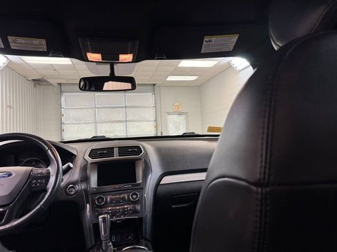 Used 2017 Ford Explorer XLT w/ Equipment Group 202A image 22