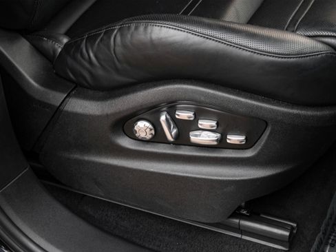 Used 2019 Porsche Cayenne Turbo image 40