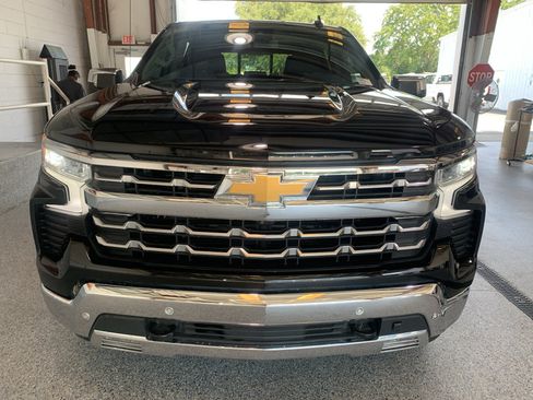 Used 2023 Chevrolet Silverado 1500 LTZ AWD/4WD image 2