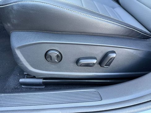 Used 2025 Volkswagen Jetta SE image 23