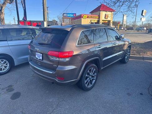 Used 2017 Jeep Grand Cherokee Overland image 2