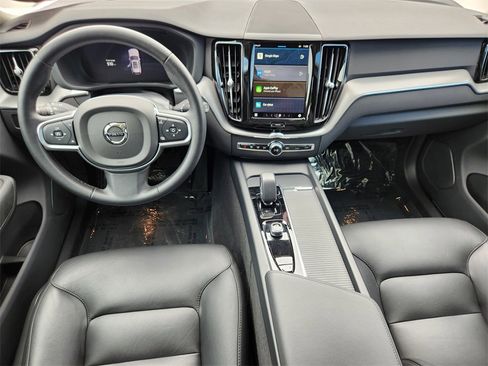 Used 2025 Volvo XC60 B5 Core image 2