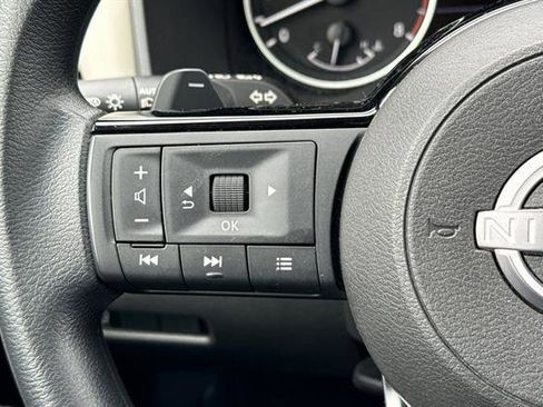 Used 2023 Nissan Rogue SV image 26