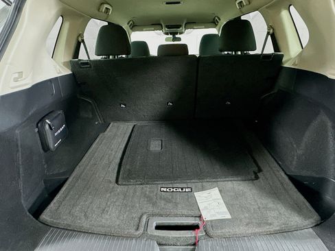 Used 2023 Nissan Rogue SV image 27