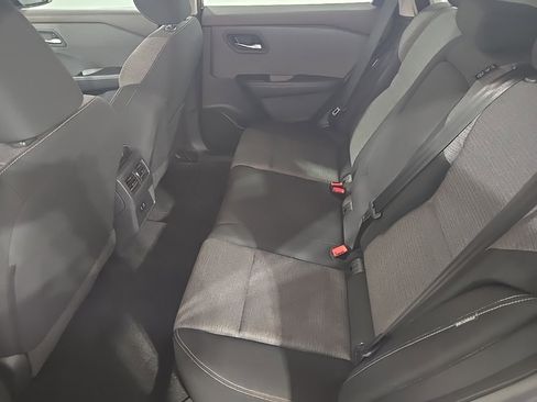 Used 2023 Nissan Rogue SV image 18