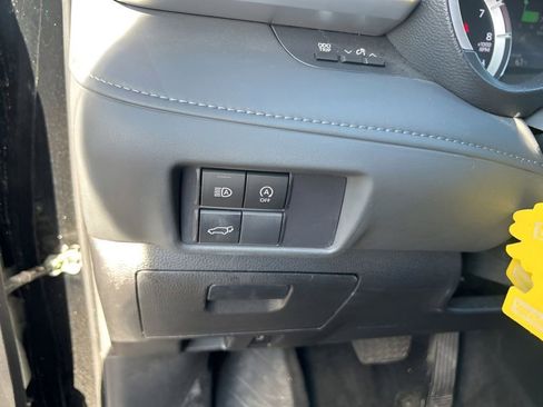 Used 2023 Toyota Highlander XLE AWD/4WD image 23