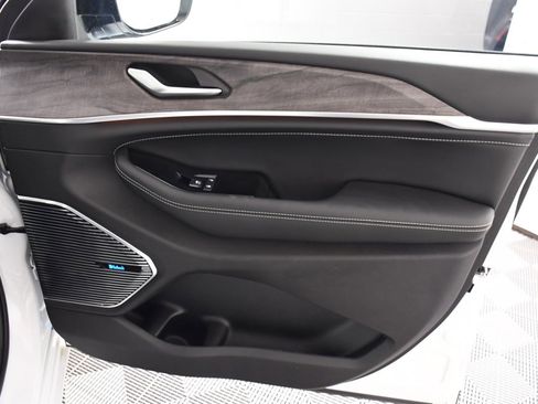 Used 2023 Jeep Grand Cherokee Overland image 18