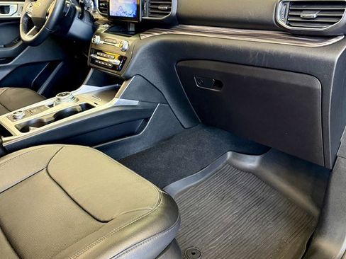 Used 2020 Ford Explorer Limited image 12