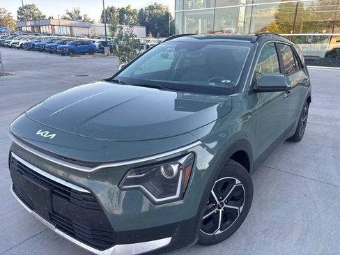 Used 2024 Kia Niro EX w/ EX Cold Weather Package FWD image 6
