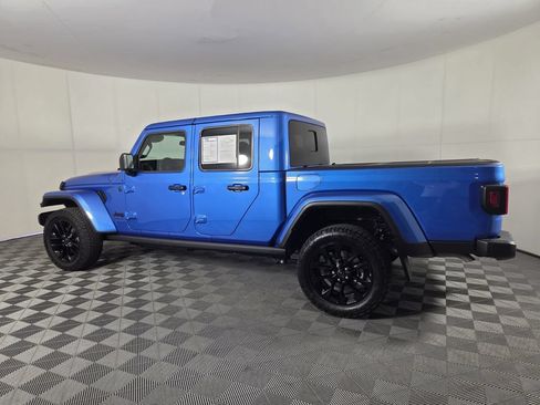 Used 2025 Jeep Gladiator Sport AWD/4WD image 7