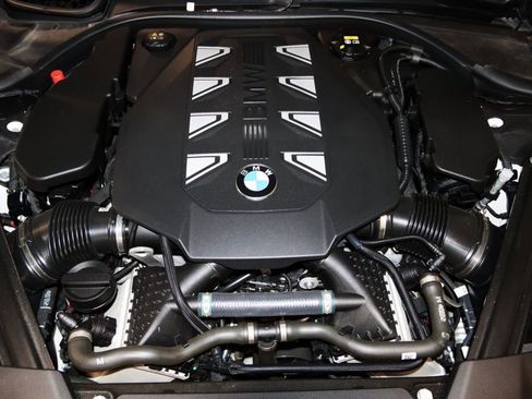 Used 2023 BMW 760i xDrive image 10