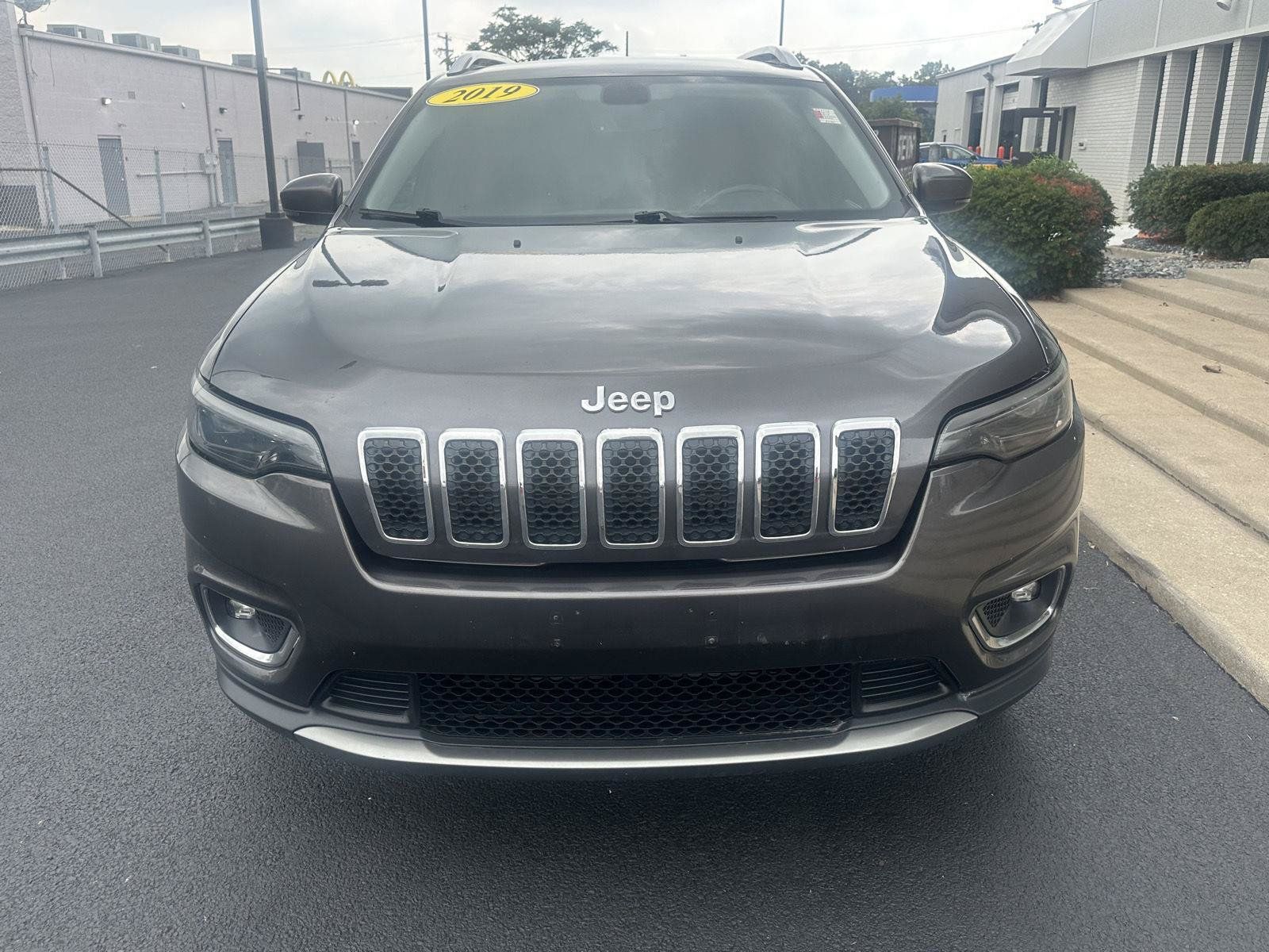 Used 2019 Jeep Cherokee Limited AWD/4WD image 5
