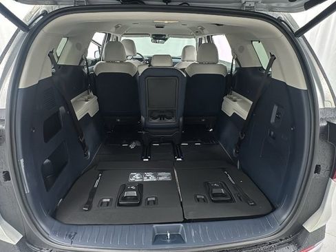 New 2026 Kia Carnival EX FWD image 16
