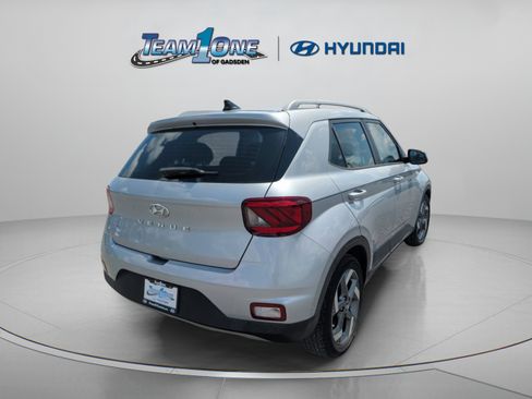 Used 2022 Hyundai Venue SEL FWD image 8