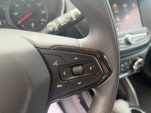 Used 2023 Chevrolet TrailBlazer LT FWD image 14