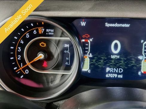 Used 2021 Jeep Wrangler Unlimited Sahara w/ Uconnect 4C Nav & Sound Group AWD/4WD image 13