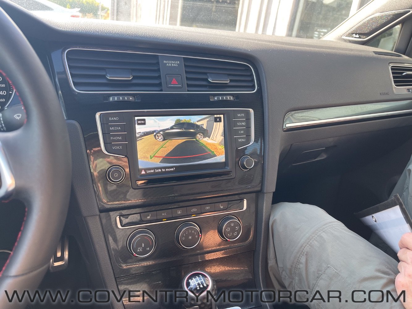 Used 2017 Volkswagen GTI SE FWD image 16