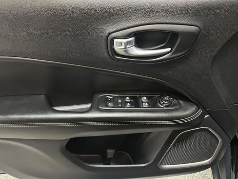 Used 2021 Jeep Compass Latitude AWD/4WD image 18