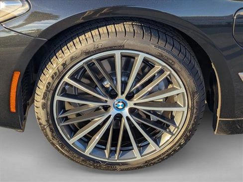 Certified 2023 BMW 530e w/ Premium Package image 25