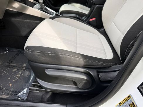 Used 2022 Hyundai Venue SEL image 13