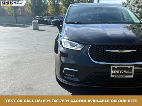 Used 2024 Chrysler Pacifica Select image 13