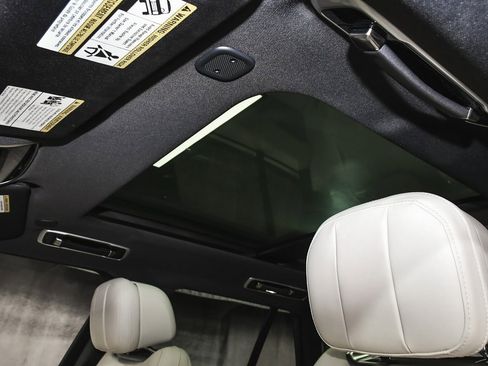 Used 2023 Land Rover Range Rover SE image 55