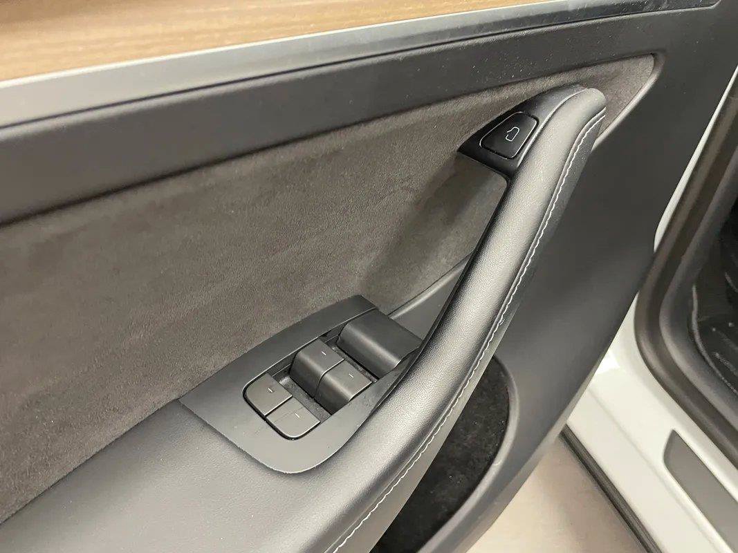 Used 2023 Tesla Model Y AWD image 16