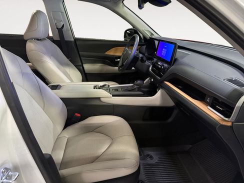 Used 2025 Toyota Grand Highlander AWD Hybrid image 22