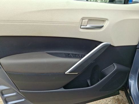 Used 2022 Toyota Corolla Cross XLE w/ Convenience Package image 12