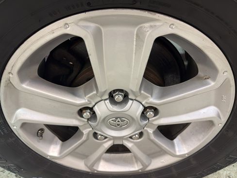 Used 2017 Toyota Tundra SR5 w/ SR5 Upgrade Package image 34