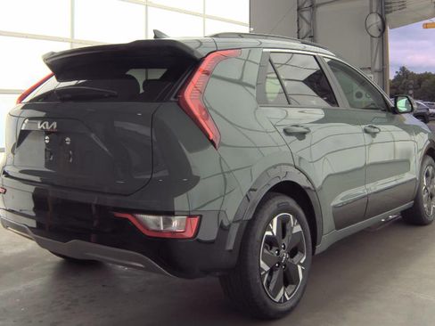 Certified 2024 Kia Niro Wind w/ Wind Preserve Package FWD image 5