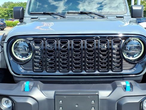 Used 2024 Jeep Wrangler Unlimited AWD/4WD image 16