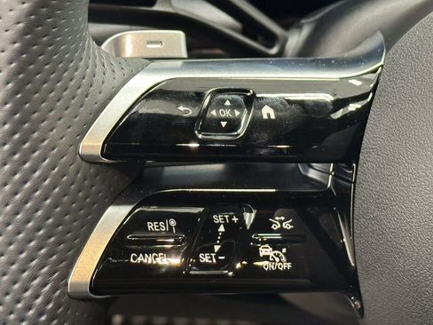 Used 2025 Mercedes-Benz GLC 350e 4MATIC image 28