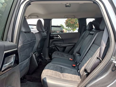 Used 2025 Mitsubishi Outlander SE AWD/4WD image 10