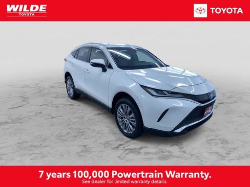 Certified 2022 Toyota Venza XLE image 3