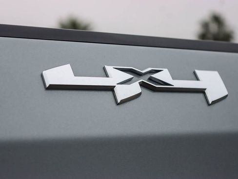 Used 2025 GMC Sierra 1500 Elevation image 11