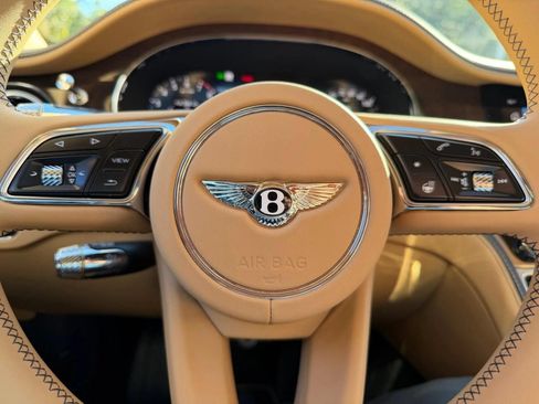 Used 2025 Bentley Flying Spur Plug-In Hybrid AWD/4WD image 32