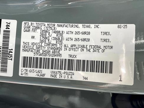 New 2025 Toyota Tundra Platinum image 17