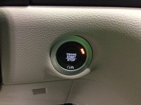 Used 2024 Chrysler Pacifica Touring-L image 26