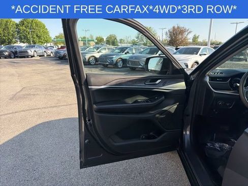 Used 2023 Jeep Grand Cherokee L Limited w/ Black Appearance Package AWD/4WD image 26