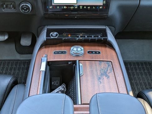 Used 2025 Lincoln Navigator L Black Label image 22