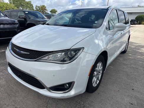 Certified 2020 Chrysler Pacifica Touring w/ Advanced Safetytec Group FWD image 45