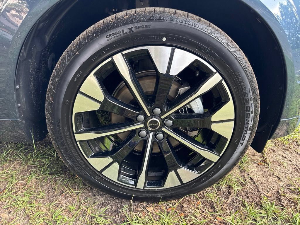 Certified 2026 Volvo XC60 B5 Plus AWD/4WD image 10