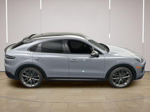 Certified 2022 Porsche Cayenne Turbo GT AWD/4WD image 38