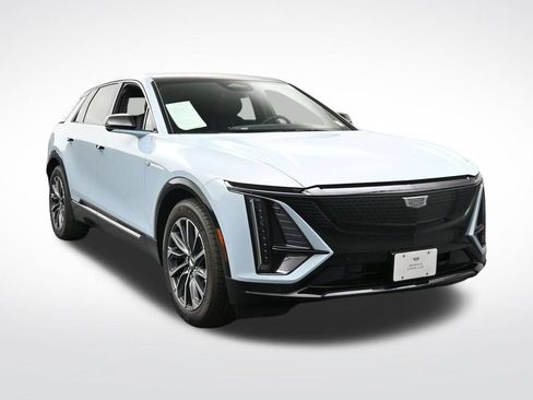 Used 2025 Cadillac Lyriq Sport AWD/4WD image 7