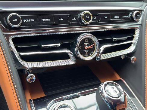 Used 2022 Bentley Flying Spur W12 image 35