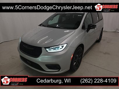 New 2026 Chrysler Pacifica Select