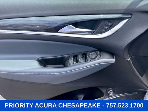 Used 2023 Buick Enclave Essence FWD image 11