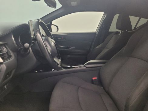 Used 2019 Toyota C-HR XLE FWD image 17
