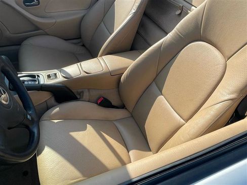 Used 2002 MAZDA MX-5 Miata Convertible 2D image 6